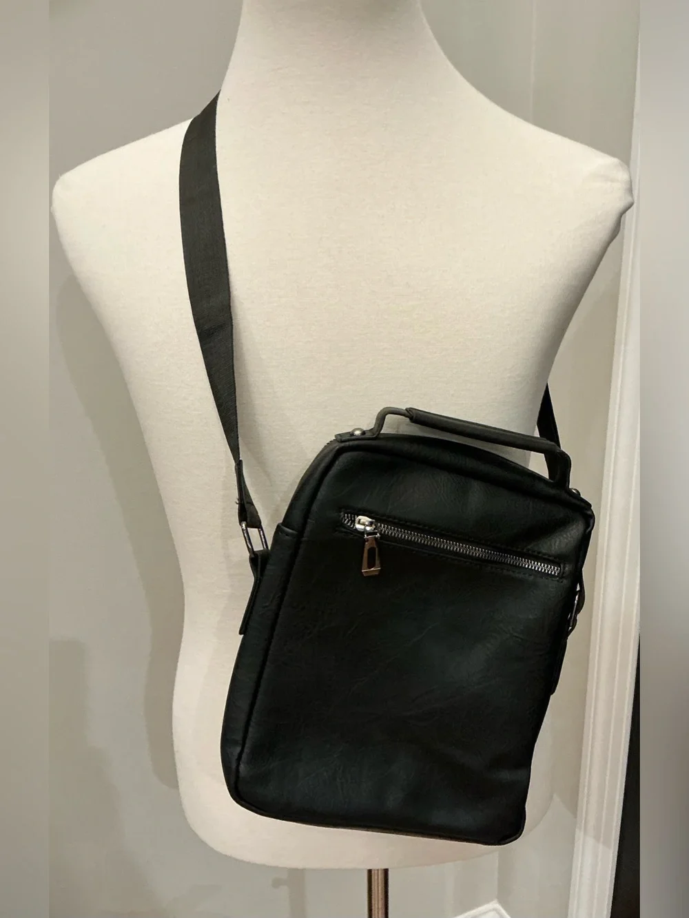 Weixier Black Leather Unisex Crossbody Bag - Compact Travel Messenger